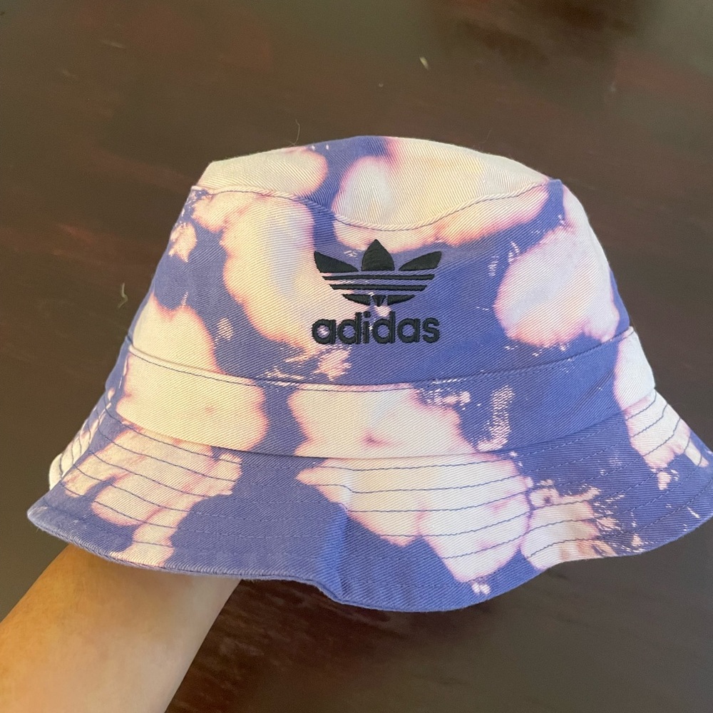 Adidas bucket hat